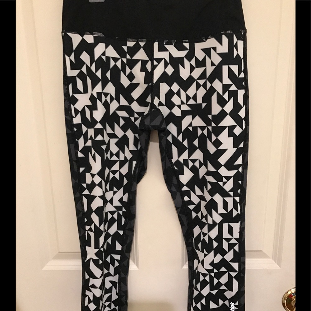 Reebok Capri leggings/ work out pants size small